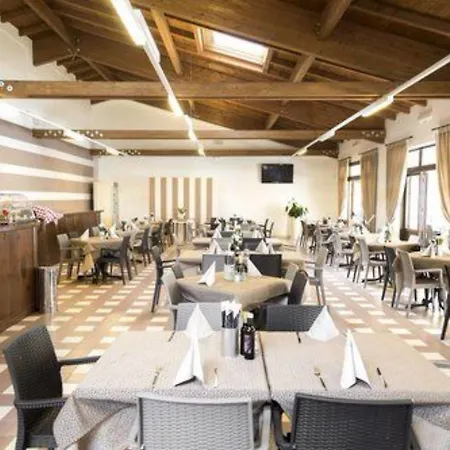 Campsite Del Garda Village And 4*